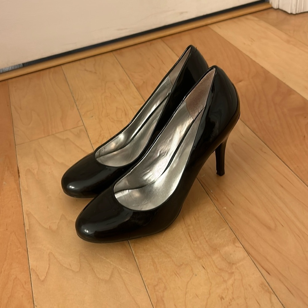 Jessica Simpson Black Patent Leather Pumps